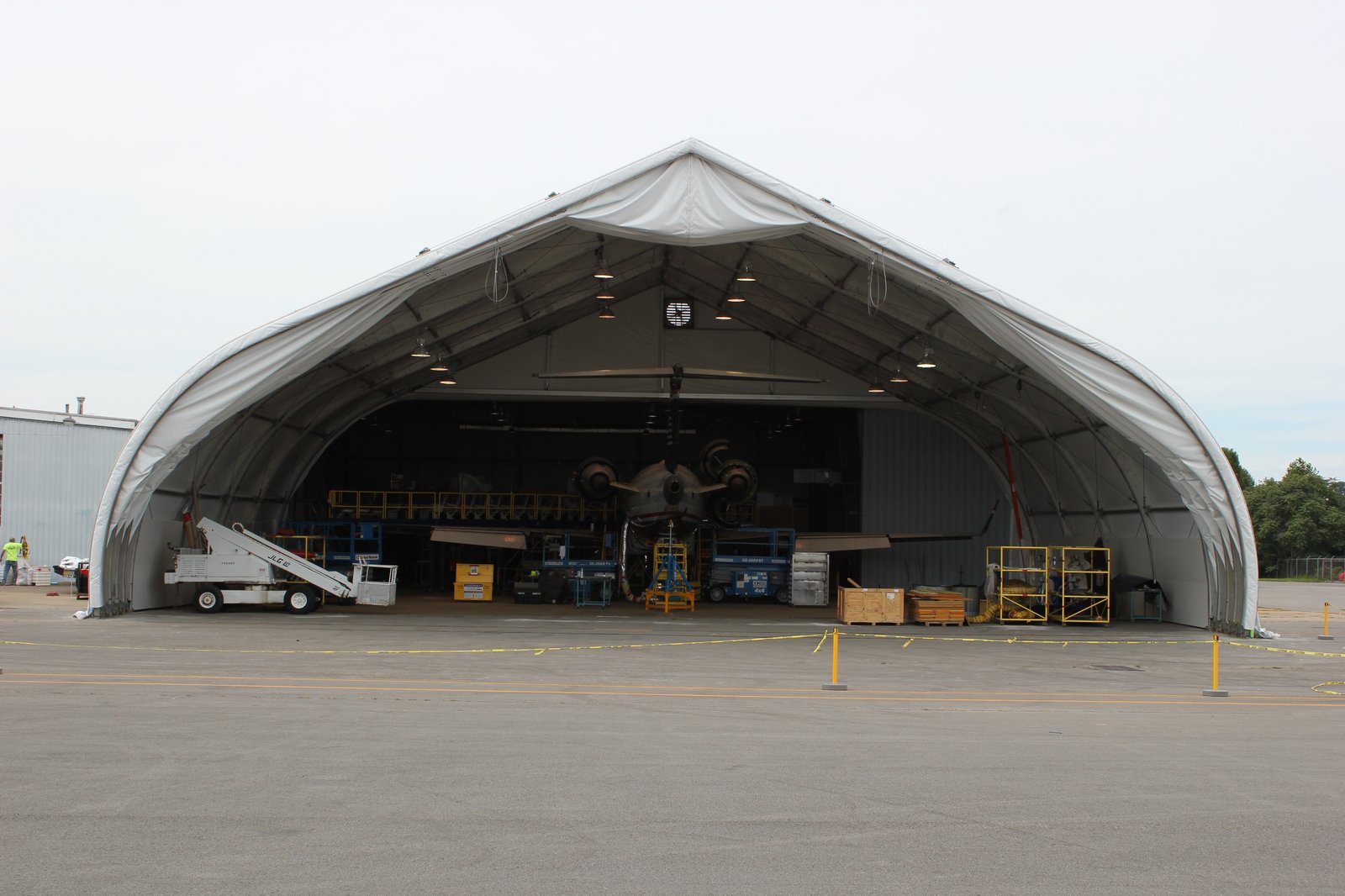 How To Choose a Temporary Airplane Hangar